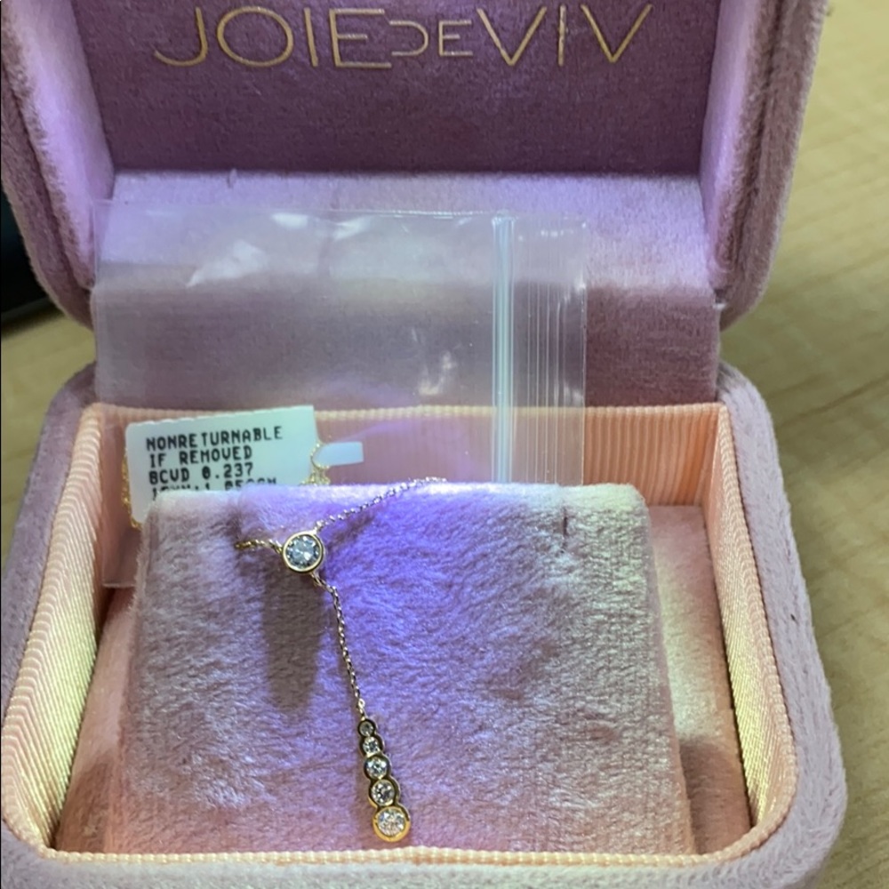 18k gold necklace w lab diamonds
